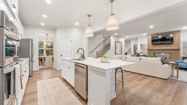 5 bedroom, 4 bathroom, 3,403 sq ft single family residence for sale at 3925 Silver Pine Trail, Cumming, GA 30028 — photo 7