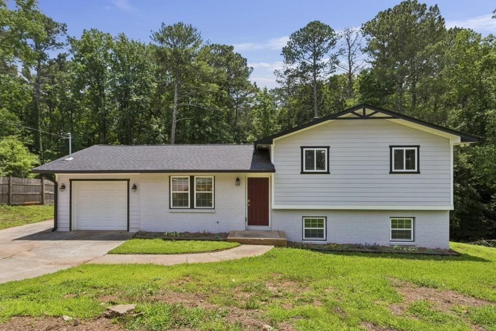 5 bedroom, 2 bathroom, 1,485 sq ft single family residence for sale at 371 Pine Valley Road, Mableton, GA 30126 — photo 1 of 46