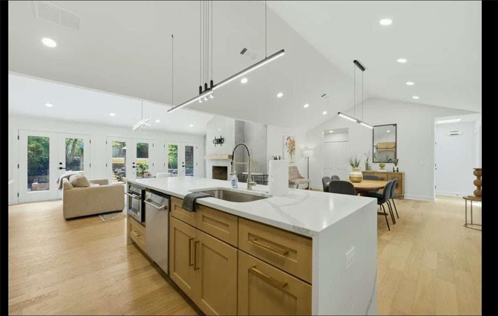 5 bedroom, 4 bathroom, 3,547 sq ft single family residence for rent at 1845 Branch Valley Drive, Roswell, GA 30076 for $7,700 a month — photo 4