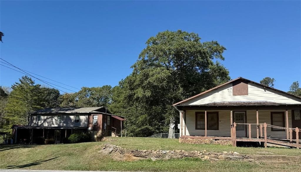 3 bedroom, 1 bathroom, 1,460 sq ft single family residence for sale at 5154 Gresham Road, Douglasville, GA 30134