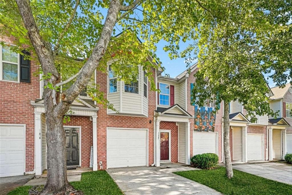 3 bedroom, 3 bathroom, 1,538 sq ft townhouse for sale at 11487 S Glen St, Hampton, GA 30228