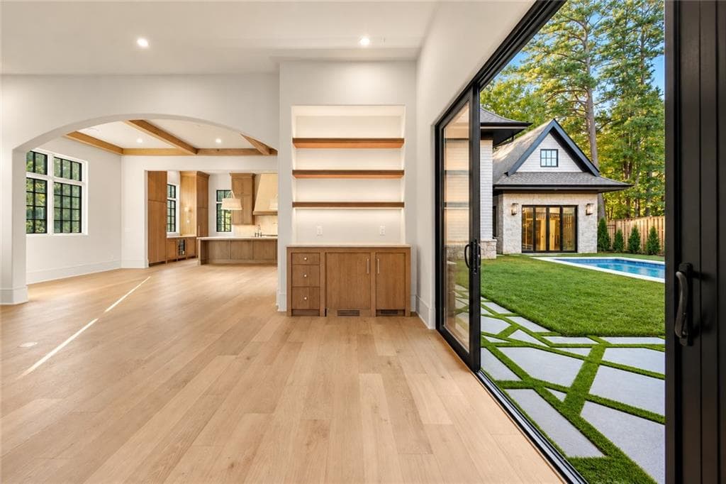 5 bedroom, 7 bathroom, 8,479 sq ft single family residence for sale at 295 Karen Drive, Alpharetta, GA 30009 — photo 4