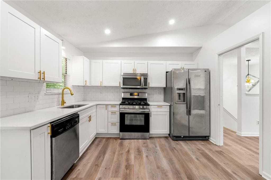 5 bedroom, 2 bathroom, 2,737 sq ft single family residence for rent at 2290 Wilkins Cove, Decatur, GA 30035 for $2,195 a month — photo 3
