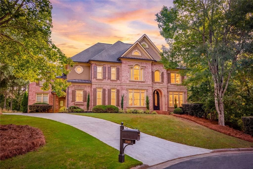 5 bedroom, 8 bathroom, 6,045 sq ft single family residence for sale at 5145 Aldeburgh Court, Suwanee, GA 30024 — photo 2