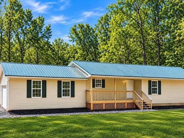 3 bedroom, 3 bathroom, 1,510 sq ft single family residence for sale at 154 Katy Lake Road, Jackson, GA 30233
