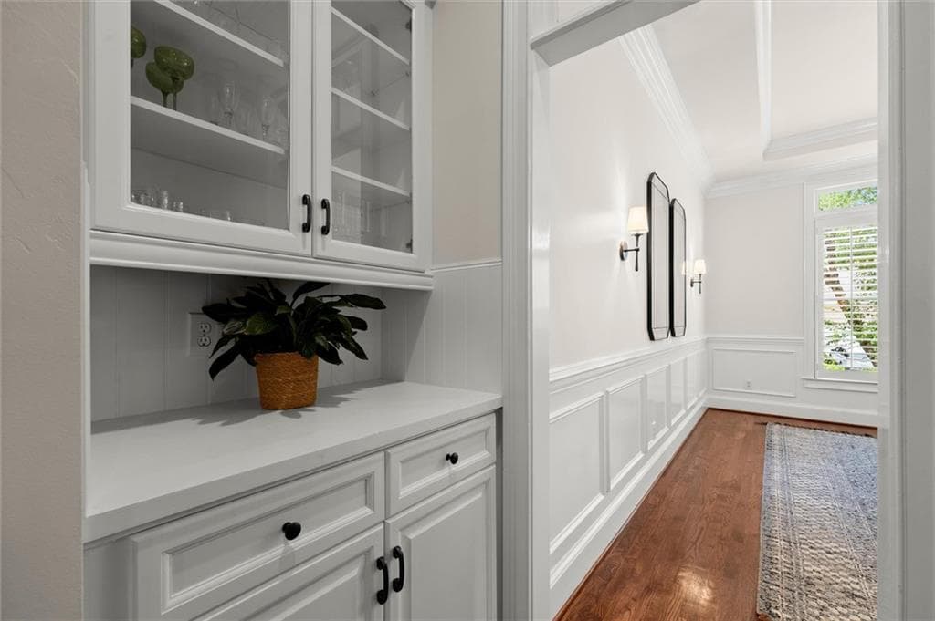 7 bedroom, 6 bathroom, 5,866 sq ft single family residence for sale at 505 W Magnolia Circle, Johns Creek, GA 30005 — photo 7