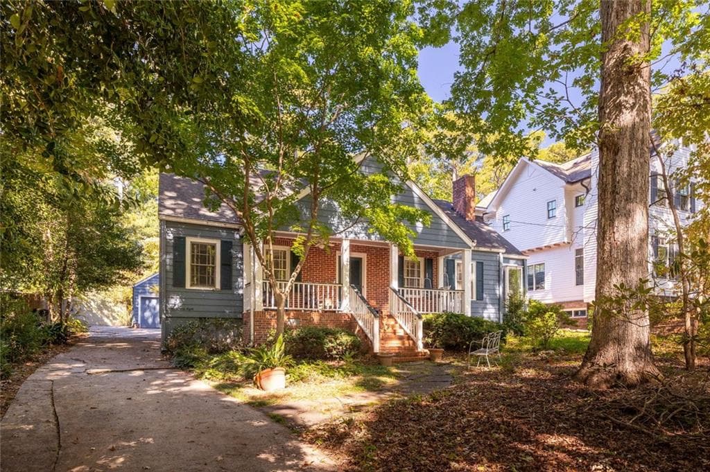 4 bedroom, 3 bathroom, 2,360 sq ft single family residence for sale at 128 Mount Vernon Drive, Decatur, GA 30030 — photo 2