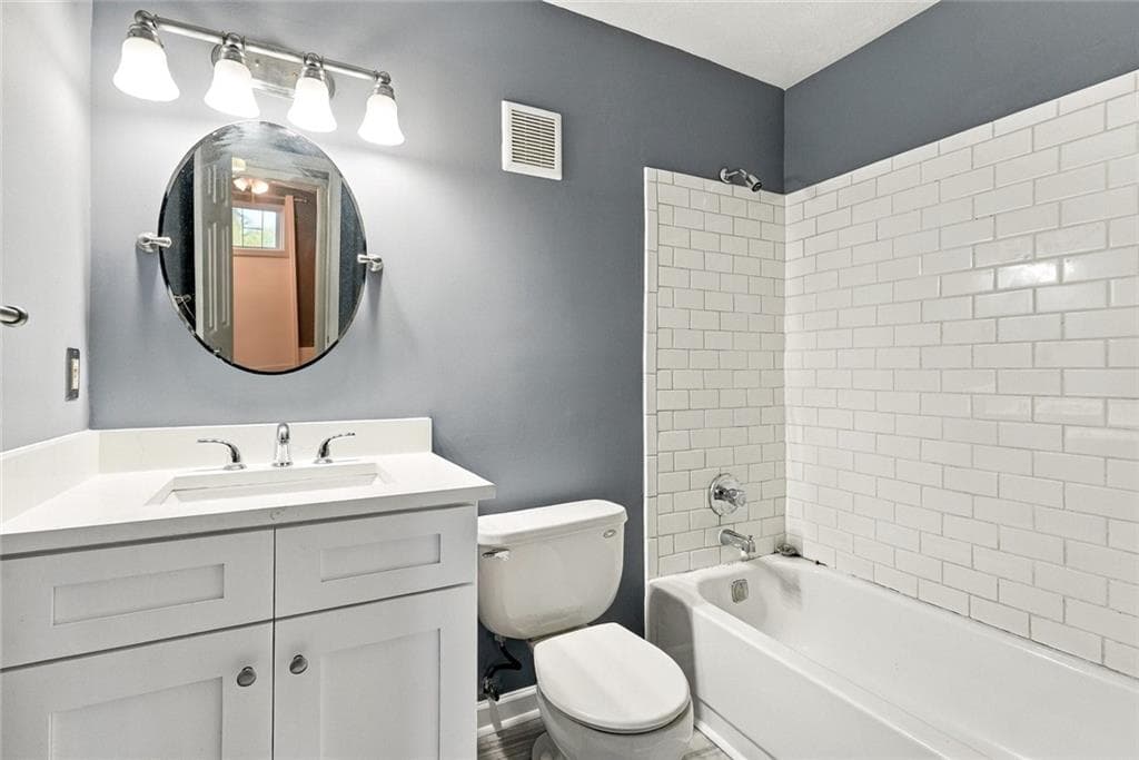1 bedroom, 1 bathroom, 852 sq ft condominium for sale at 4628 Vinings Central Run 126, Atlanta, GA 30339 — photo 9