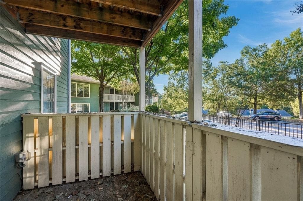 1 bedroom, 1 bathroom, 852 sq ft condominium for sale at 4628 Vinings Central Run 126, Atlanta, GA 30339 — photo 10