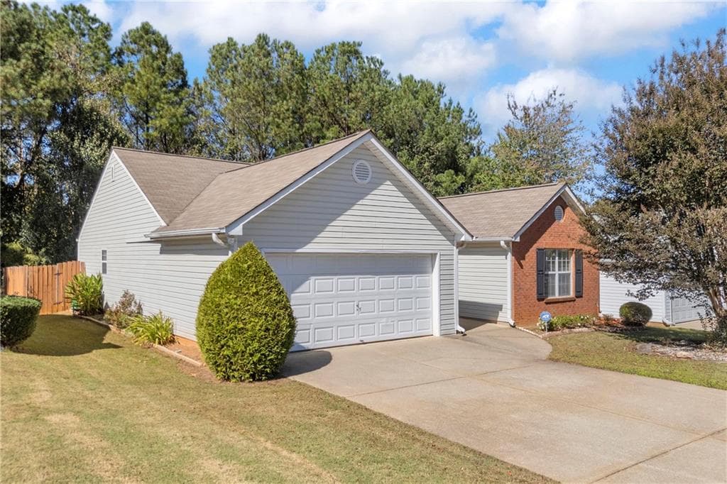 3 bedroom, 2 bathroom, 1,539 sq ft single family residence for sale at 1040 Meadow Walk Avenue, Lawrenceville, GA 30044 — photo 2