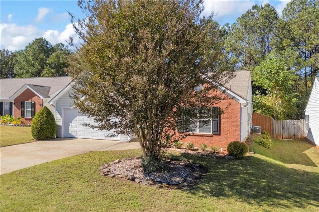3 bedroom, 2 bathroom, 1,539 sq ft single family residence for sale at 1040 Meadow Walk Avenue, Lawrenceville, GA 30044 — photo 3