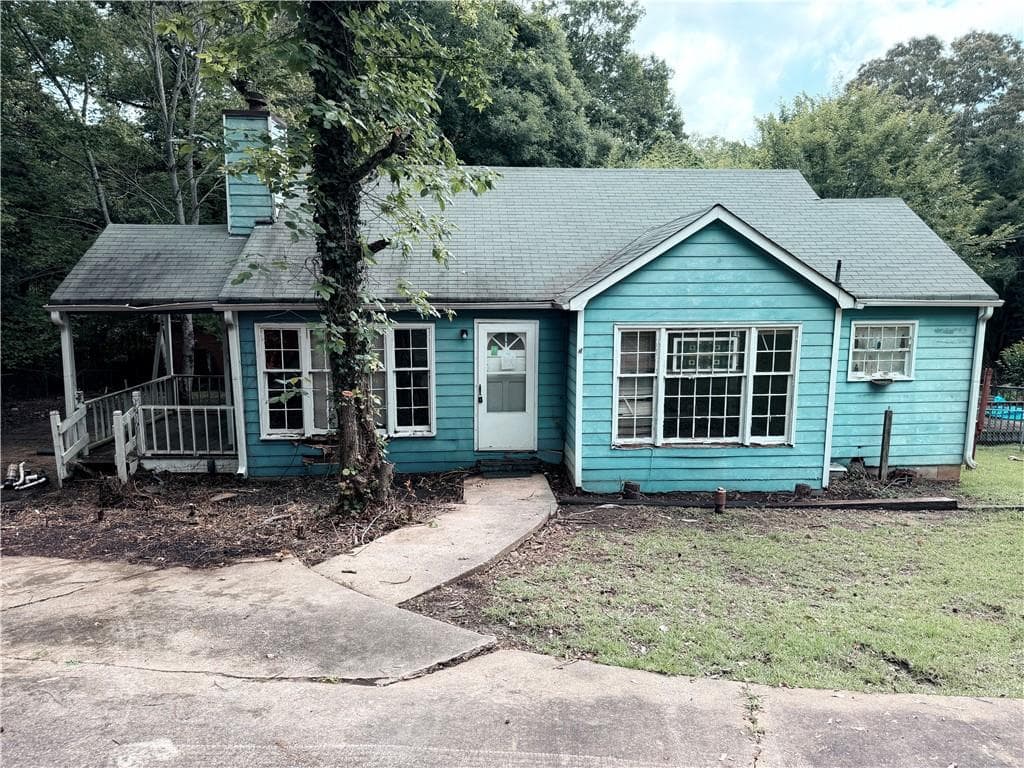 3 bedroom, 1 bathroom, 988 sq ft single family residence for sale at 215 Polk Avenue, Dallas, GA 30132