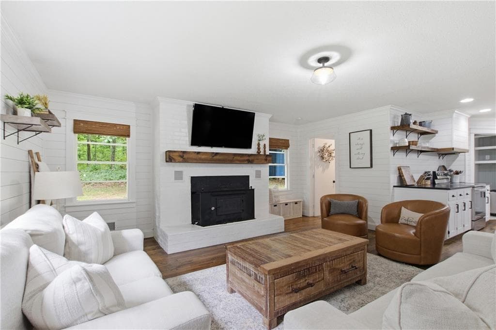4 bedroom, 3 bathroom, 2,136 sq ft single family residence for sale at 372 Gabrels Drive, Clarkesville, GA 30523 — photo 3