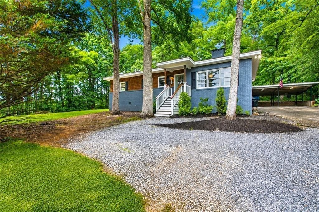 4 bedroom, 3 bathroom, 2,136 sq ft single family residence for sale at 372 Gabrels Drive, Clarkesville, GA 30523 — photo 6