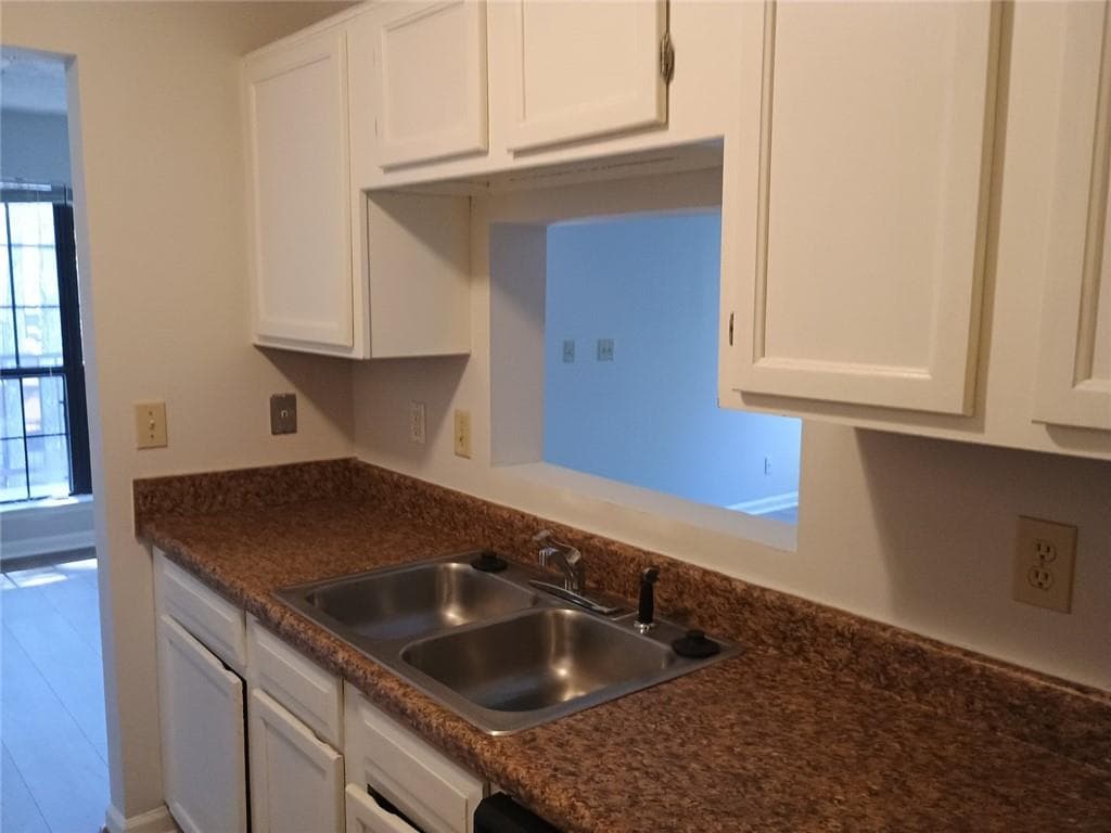 1 bedroom, 1 bathroom, 749 sq ft condominium for sale at 635 Windchase Lane, Stone Mountain, GA 30083 — photo 3