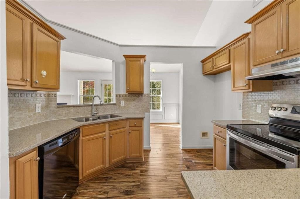 4 bedroom, 2 bathroom, 1,976 sq ft single family residence for sale at 123 Berry Hill Lane, Hoschton, GA 30548 — photo 8