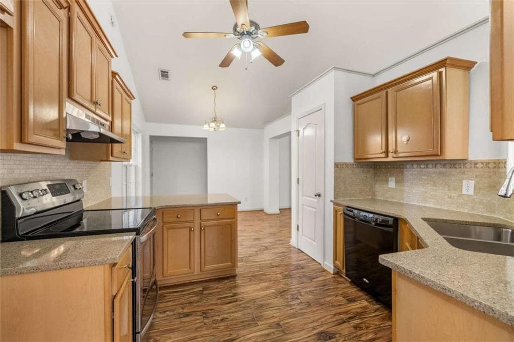 4 bedroom, 2 bathroom, 1,976 sq ft single family residence for sale at 123 Berry Hill Lane, Hoschton, GA 30548 — photo 9