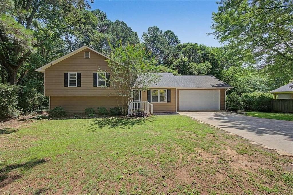 5 bedroom, 3 bathroom, 2,072 sq ft single family residence for sale at 558 Peeples Valley Road, Cartersville, GA 30121 — photo 1 of 40