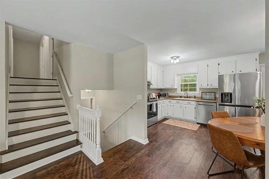 5 bedroom, 3 bathroom, 2,072 sq ft single family residence for sale at 558 Peeples Valley Road, Cartersville, GA 30121 — photo 8