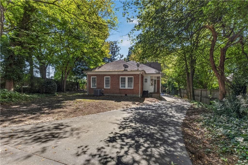 4 bedroom, 2 bathroom, 1,879 sq ft single family residence for sale at 50 Brookhaven Drive, Atlanta, GA 30319 — photo 3
