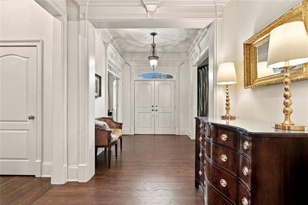 5 bedroom, 6 bathroom, 6,013 sq ft single family residence for sale at 9055 Bedford Way, Suwanee, GA 30024 — photo 3