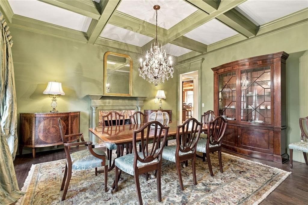 5 bedroom, 6 bathroom, 6,013 sq ft single family residence for sale at 9055 Bedford Way, Suwanee, GA 30024 — photo 4