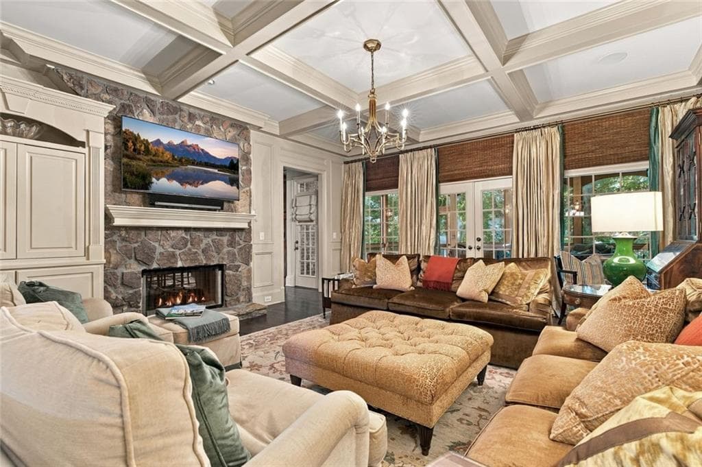 5 bedroom, 6 bathroom, 6,013 sq ft single family residence for sale at 9055 Bedford Way, Suwanee, GA 30024 — photo 10