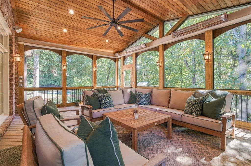 5 bedroom, 6 bathroom, 6,013 sq ft single family residence for sale at 9055 Bedford Way, Suwanee, GA 30024 — photo 6