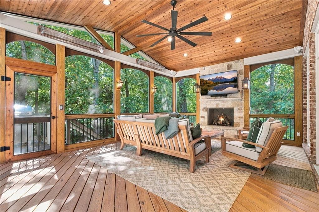 5 bedroom, 6 bathroom, 6,013 sq ft single family residence for sale at 9055 Bedford Way, Suwanee, GA 30024 — photo 7