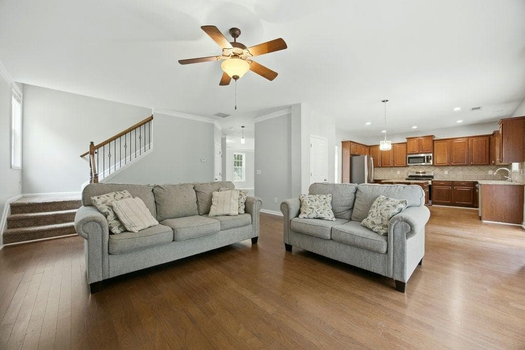 4 bedroom, 3 bathroom, 2,445 sq ft single family residence for sale at 560 Crestmont Lane, Canton, GA 30114 — photo 2