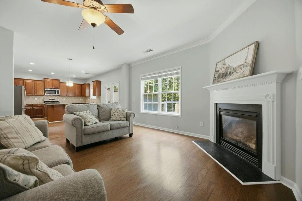4 bedroom, 3 bathroom, 2,445 sq ft single family residence for sale at 560 Crestmont Lane, Canton, GA 30114 — photo 3