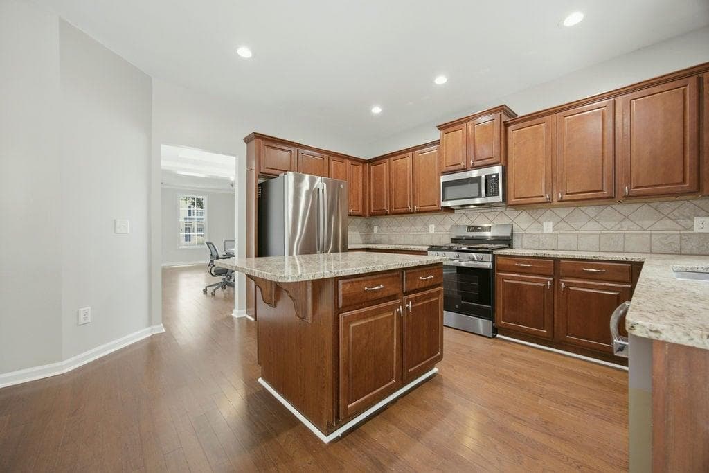 4 bedroom, 3 bathroom, 2,445 sq ft single family residence for sale at 560 Crestmont Lane, Canton, GA 30114 — photo 7