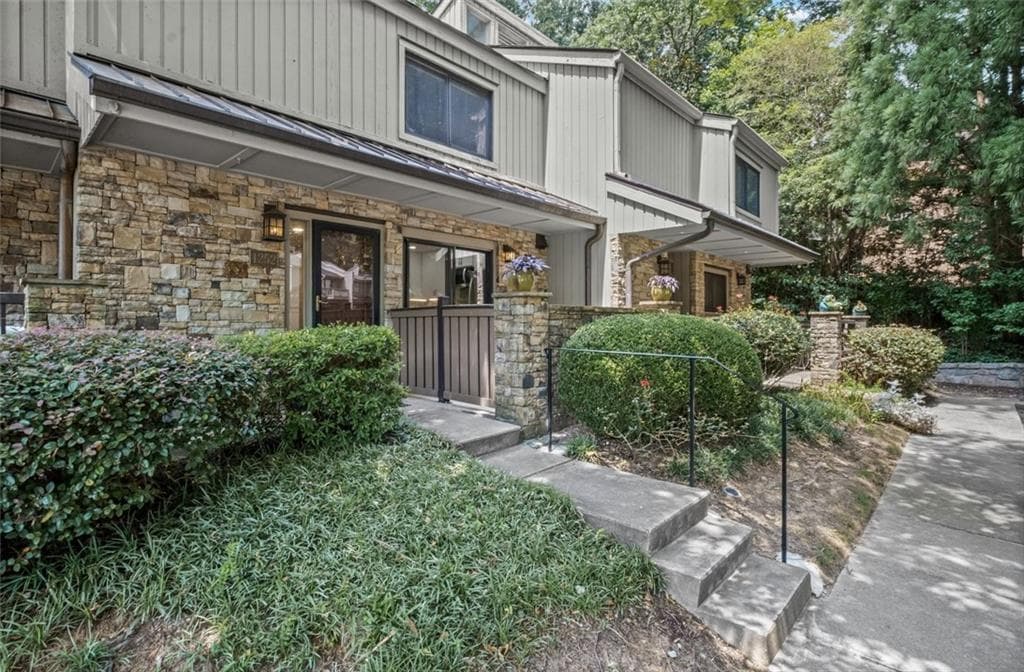 3 bedroom, 3 bathroom, 1,584 sq ft townhouse for sale at 1252 Druid Knoll Dr, Brookhaven, GA 30319 — photo 3
