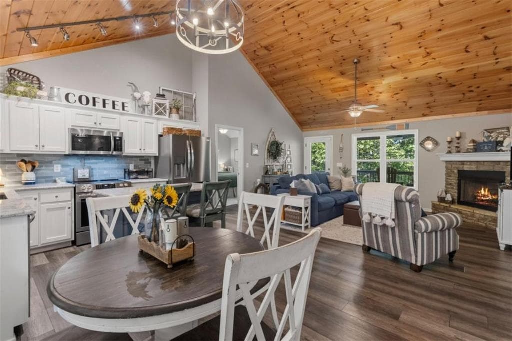 4 bedroom, 4 bathroom, 2,860 sq ft single family residence for sale at 20 Foxhound Court, Ellijay, GA 30540 — photo 6