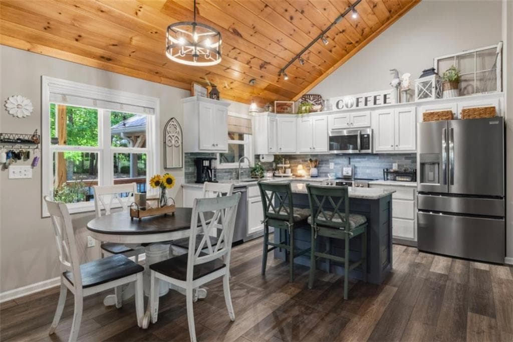 4 bedroom, 4 bathroom, 2,860 sq ft single family residence for sale at 20 Foxhound Court, Ellijay, GA 30540 — photo 7