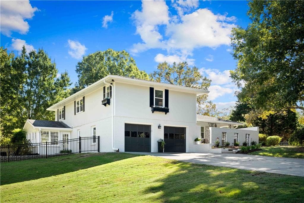 4 bedroom, 3 bathroom, 2,519 sq ft single family residence under contract at 2191 Spring Mill Cove, Dunwoody, GA 30338 — photo 2