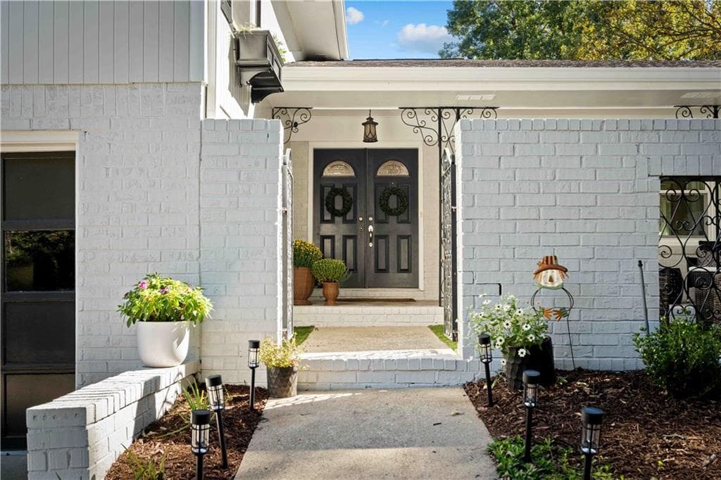 4 bedroom, 3 bathroom, 2,519 sq ft single family residence under contract at 2191 Spring Mill Cove, Dunwoody, GA 30338 — photo 3