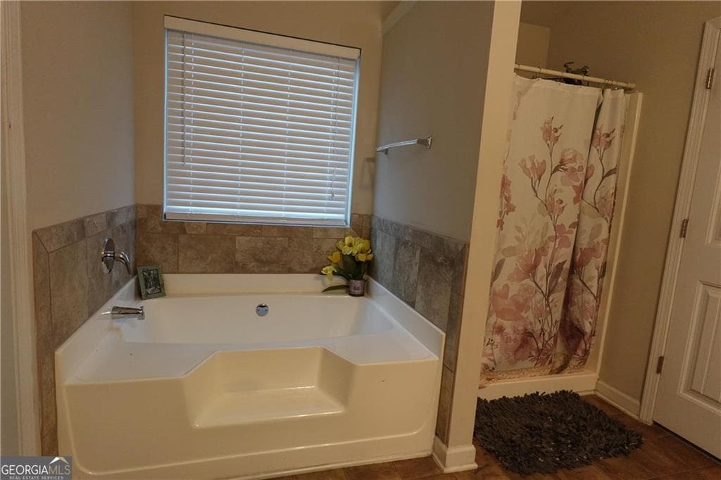 4 bedroom, 3 bathroom, 2,275 sq ft single family residence for rent at 9775 Ivey Ridge Circle, Jonesboro, GA 30236 for $2,350 a month — photo 4