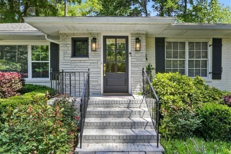 3 bedroom, 2 bathroom, 1,833 sq ft single family residence for sale at 3911 Wieuca Road, Atlanta, GA 30342 — photo 6