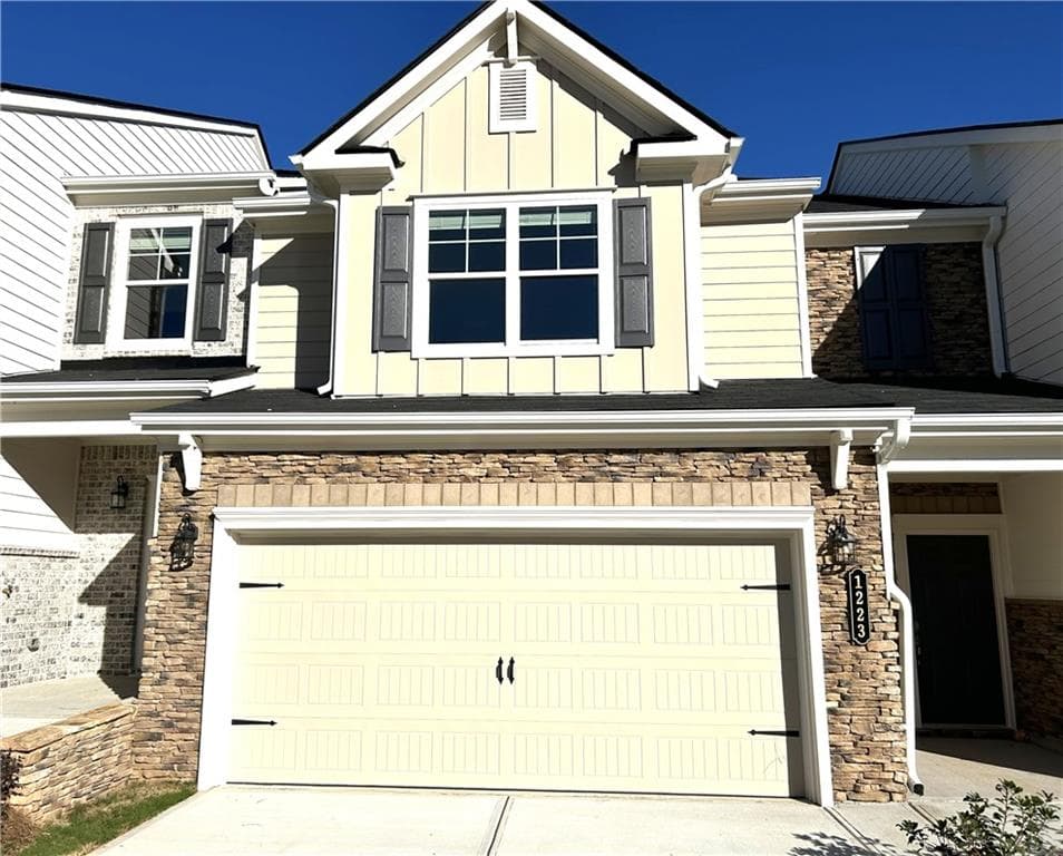 3 bedroom, 3 bathroom, 1,933 sq ft townhouse for sale at 1223 Park Center Circle, Mableton, GA 30168