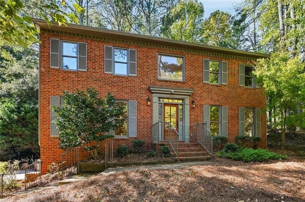 4 bedroom, 3 bathroom, 2,708 sq ft single family residence for sale at 8020 Willow Tree Way, Alpharetta, GA 30005 — photo 2