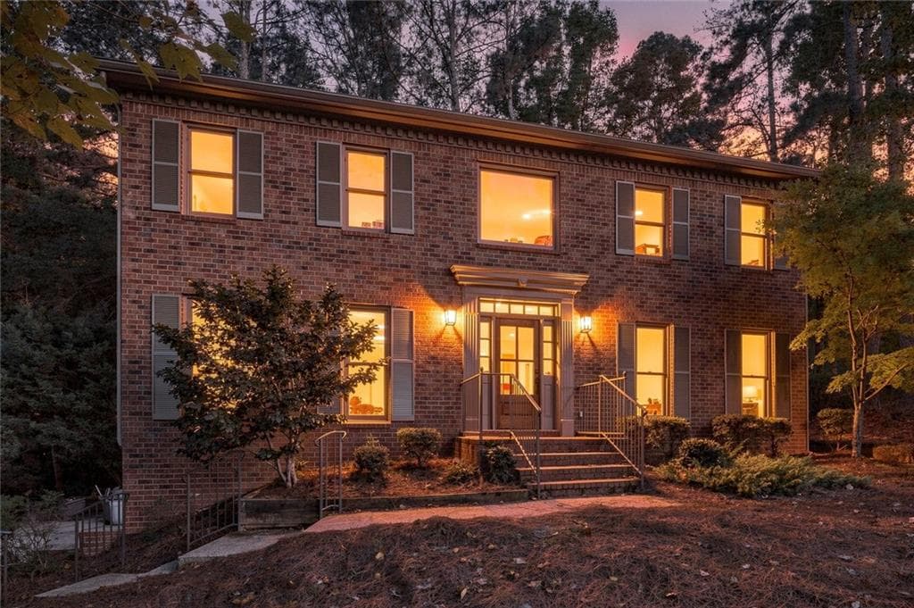 4 bedroom, 3 bathroom, 2,708 sq ft single family residence for sale at 8020 Willow Tree Way, Alpharetta, GA 30005