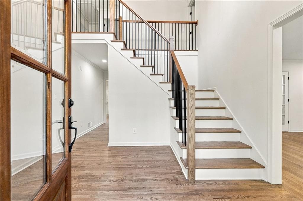 4 bedroom, 3 bathroom, 2,708 sq ft single family residence for sale at 8020 Willow Tree Way, Alpharetta, GA 30005 — photo 4