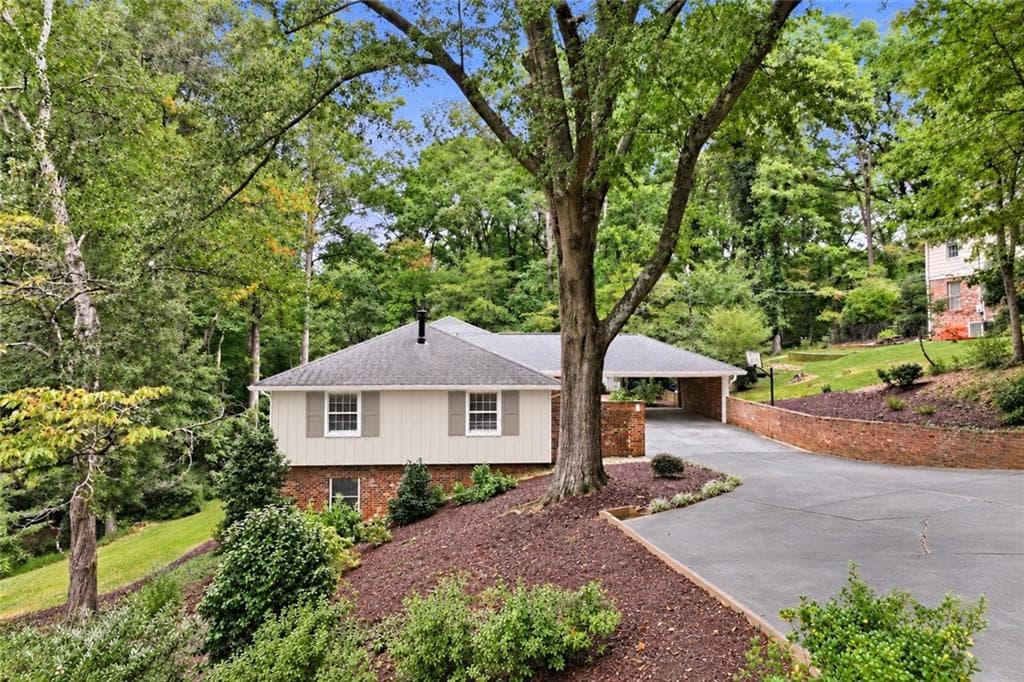 4 bedroom, 3 bathroom, 2,527 sq ft single family residence for sale at 1060 Cumberland Valley Road, Gainesville, GA 30501