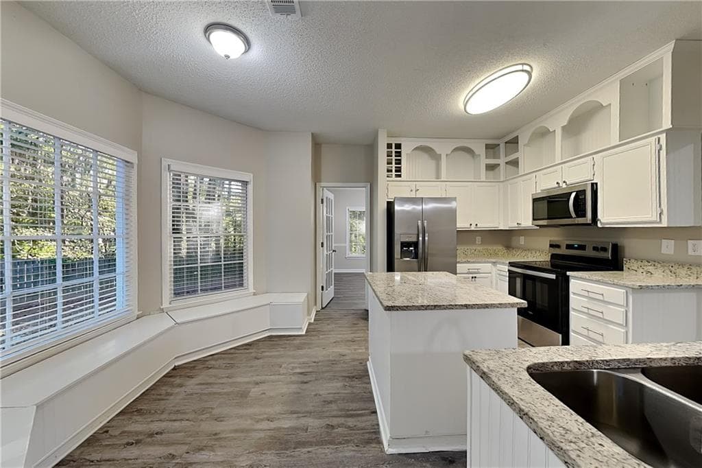 4 bedroom, 3 bathroom, 2,159 sq ft single family residence for rent at 7203 Meadow Gate Way, Woodstock, GA 30189 for $2,450 a month — photo 5