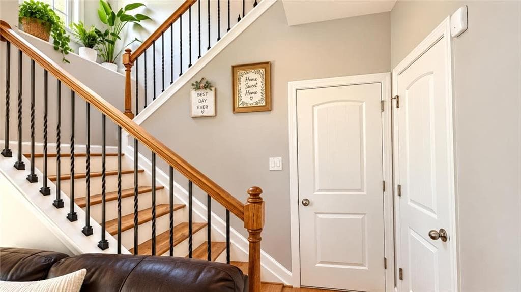 3 bedroom, 3 bathroom, 1,873 sq ft townhouse for sale at 6110 Shiloh Woods Drive, Cumming, GA 30040 — photo 9