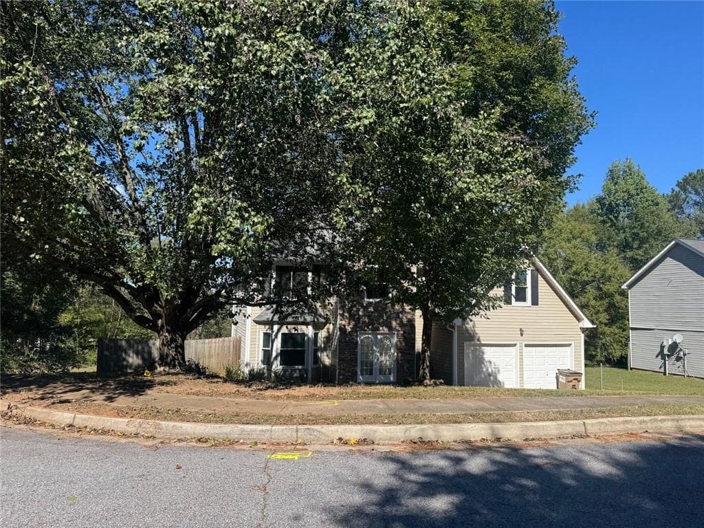 4 bedroom, 3 bathroom, 2,362 sq ft single family residence for sale at 1026 Misty Meadows Point, Hampton, GA 30228 — photo 3