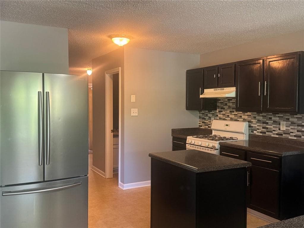 4 bedroom, 3 bathroom, 2,362 sq ft single family residence for sale at 1026 Misty Meadows Point, Hampton, GA 30228 — photo 10