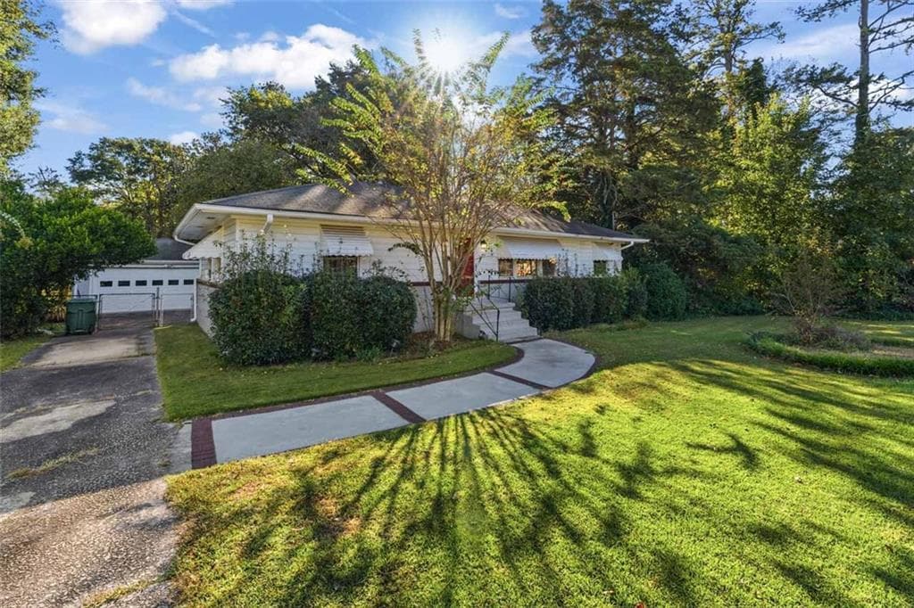 2 bedroom, 1 bathroom, 1,225 sq ft single family residence for sale at 5324 Ash Street, Forest Park, GA 30297 — photo 2