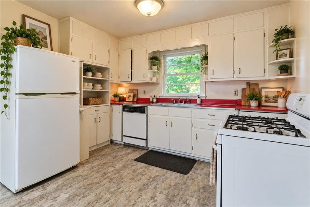 2 bedroom, 1 bathroom, 1,225 sq ft single family residence for sale at 5324 Ash Street, Forest Park, GA 30297 — photo 5
